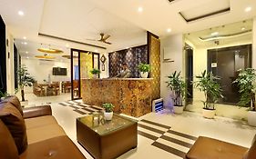 Hotel Emblem Suites Aerocity - Free Aiport Pickup Or Drop